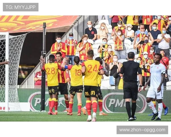 尼斯球迷主场支持，温暖球队连败低谷